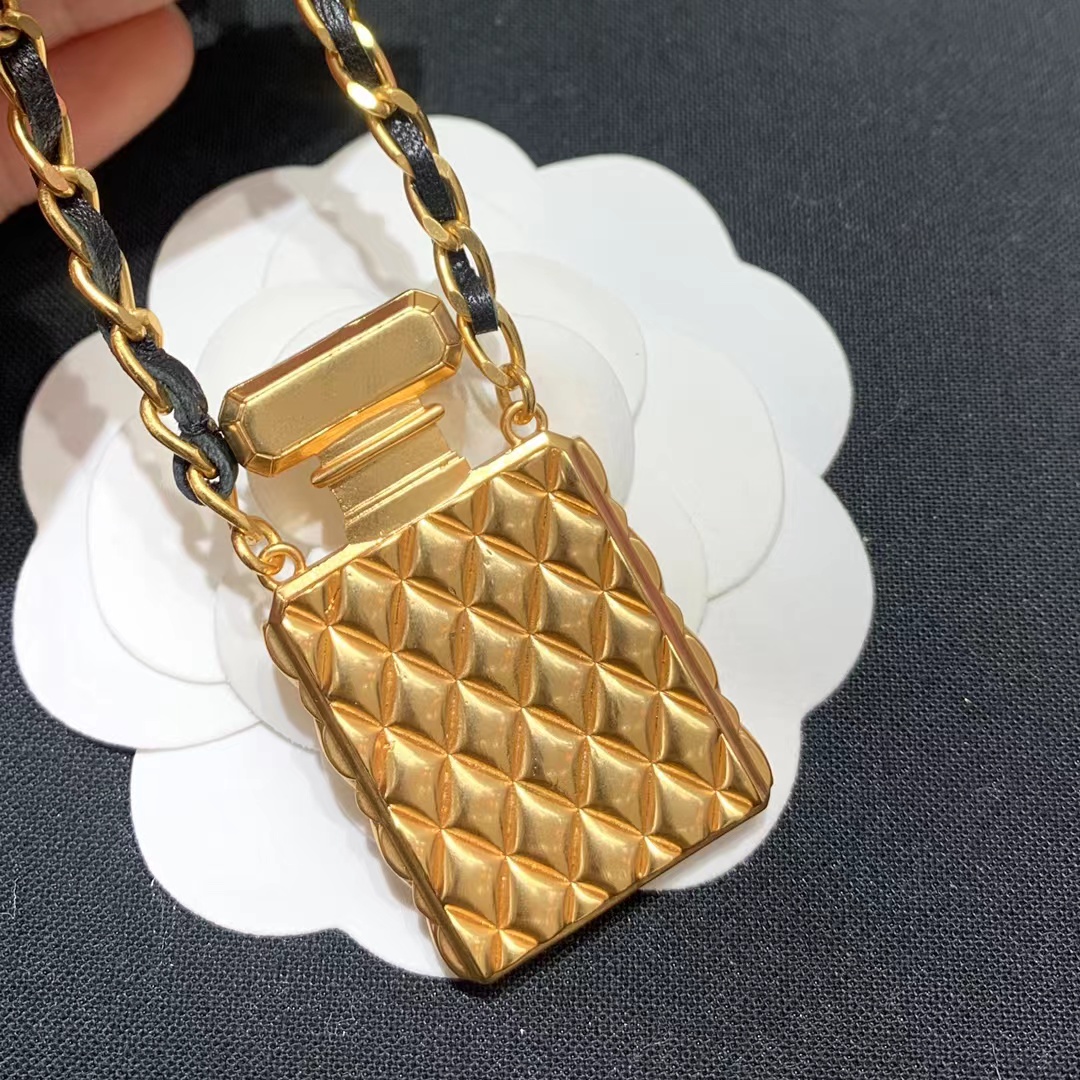 Chanel Perfume Bottle Necklace - Best Replica Jewelry™