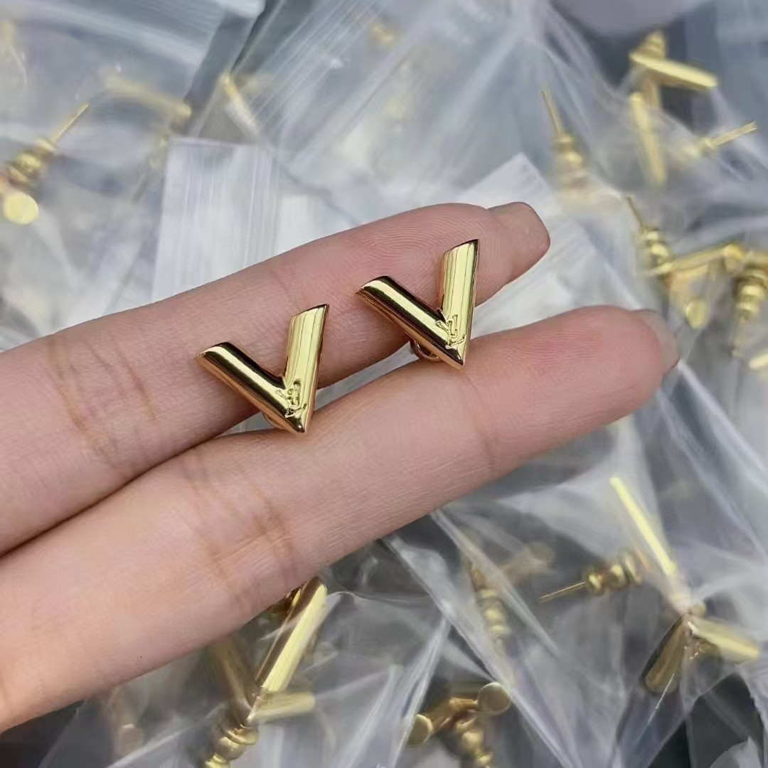 Louis Vuitton V Stud Earrings - Best Replica Jewelry™