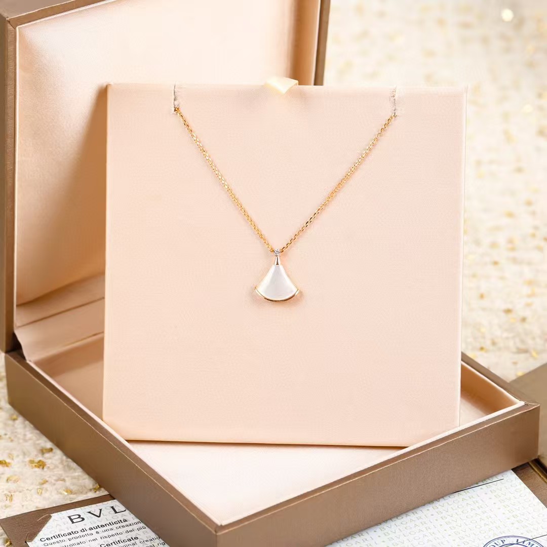 Bvlgari Divas' Dream Necklace - Best Replica Jewelry™