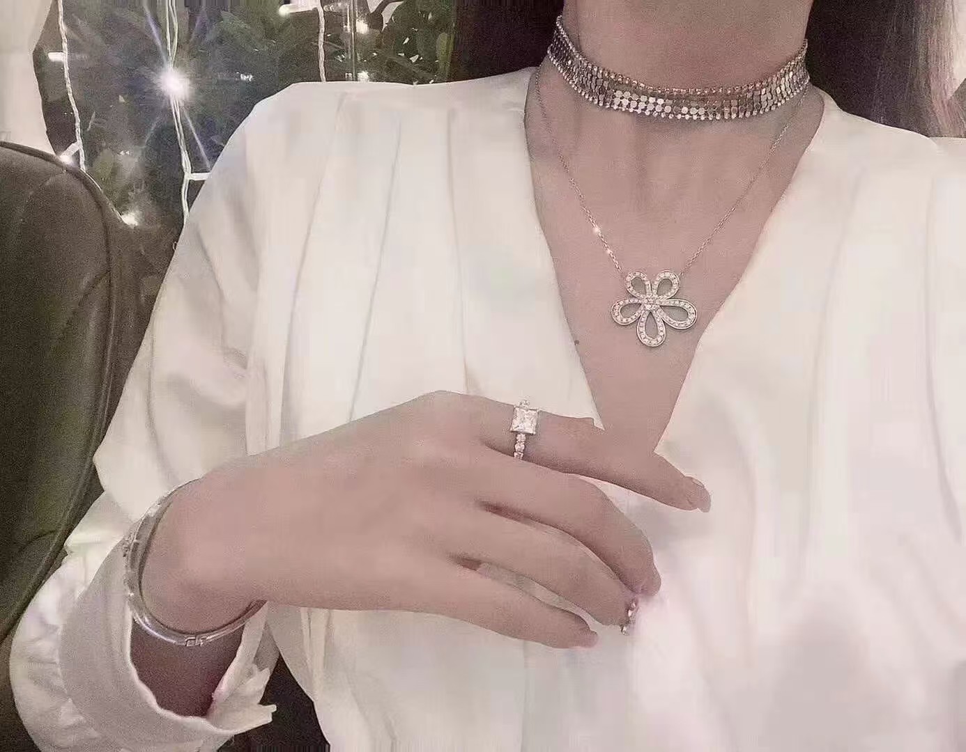 VCA Flowerlace Pendant Necklace - Best Replica Jewelry™