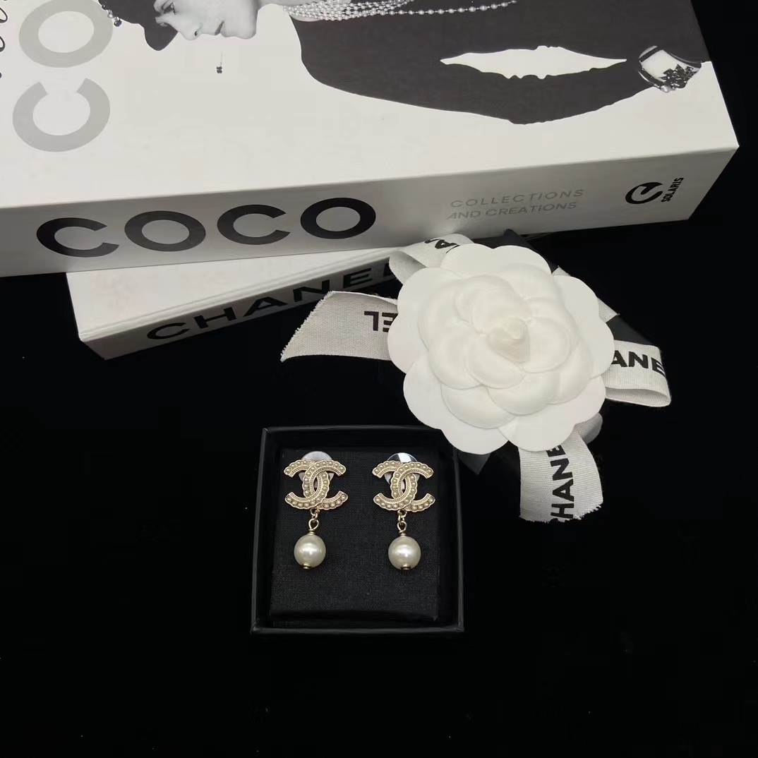 Chanel Pearl Drop Earrings - Best Replica Jewelry™