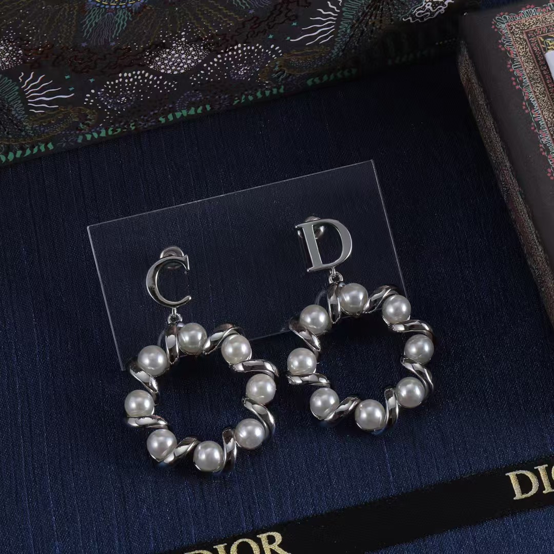 Dior Asymmetric CD Twisted Pearl Earrings - Best Replica Jewelry™
