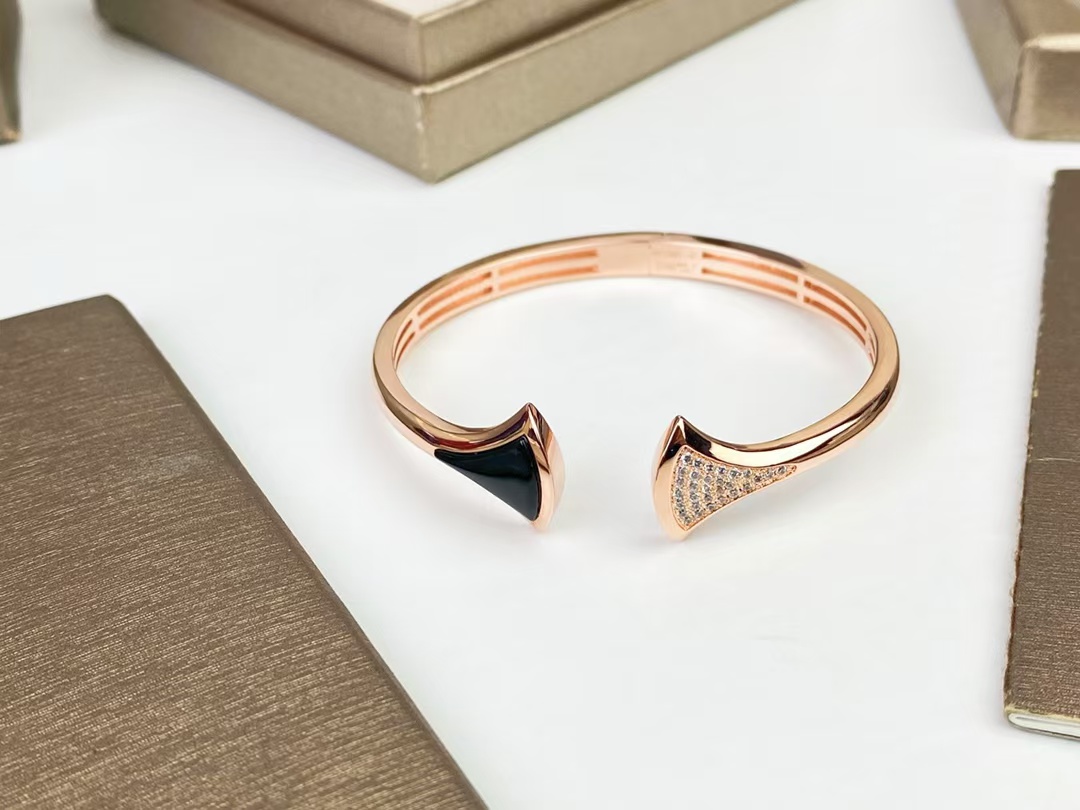Bvlgari Divas' Dream Open Cuff Bangle Bracelet in Rose Gold - Best Replica Jewelry™