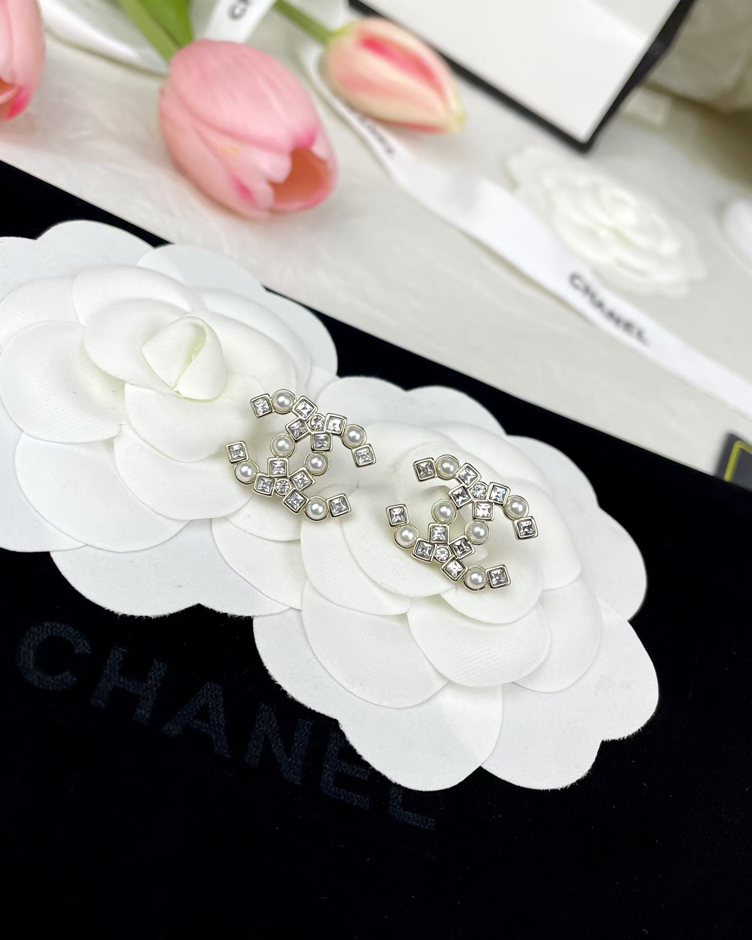 Chanel Pearl and Diamond Paved Earring Stud - Best Replica Jewelry™