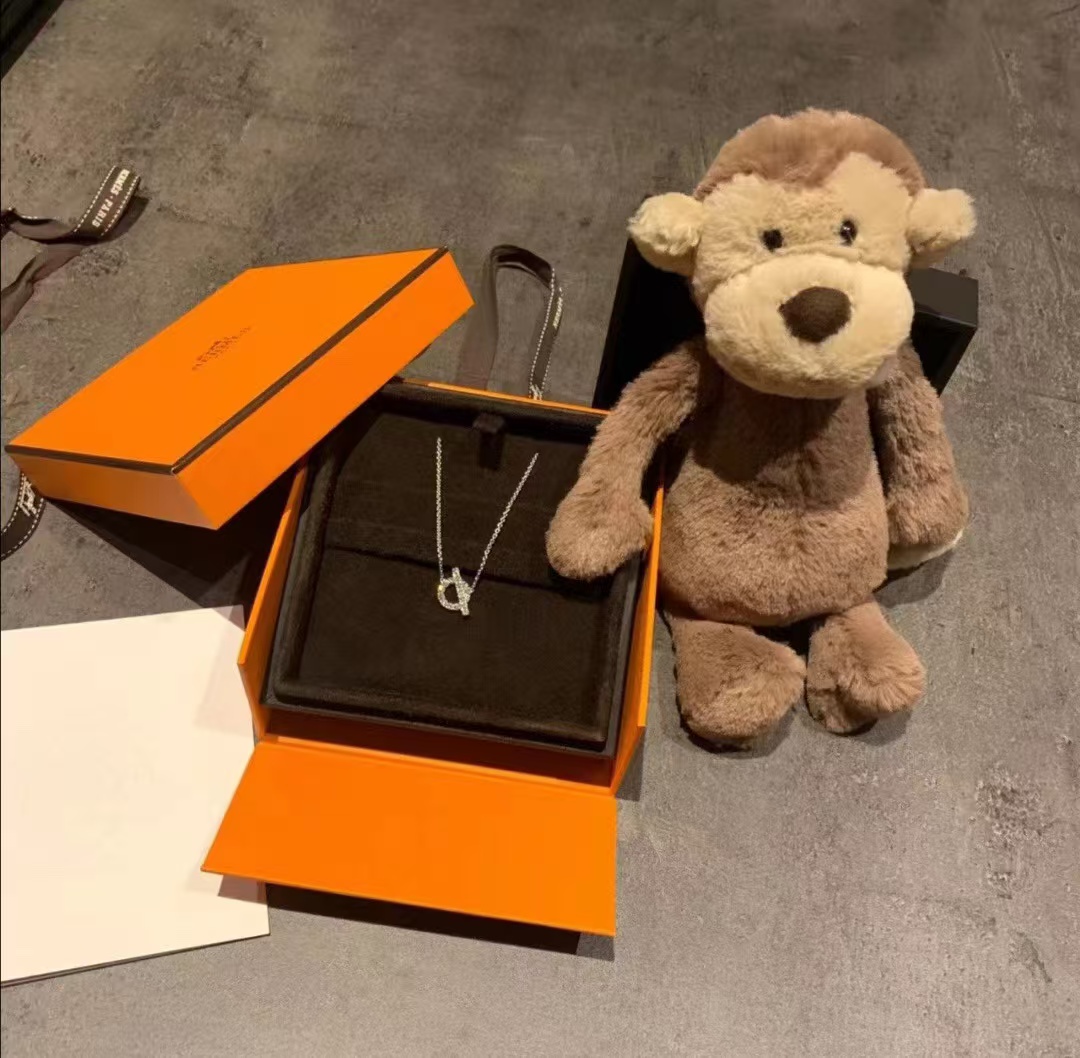 Hermes Q Pendant Necklace - Best Replica Jewelry™