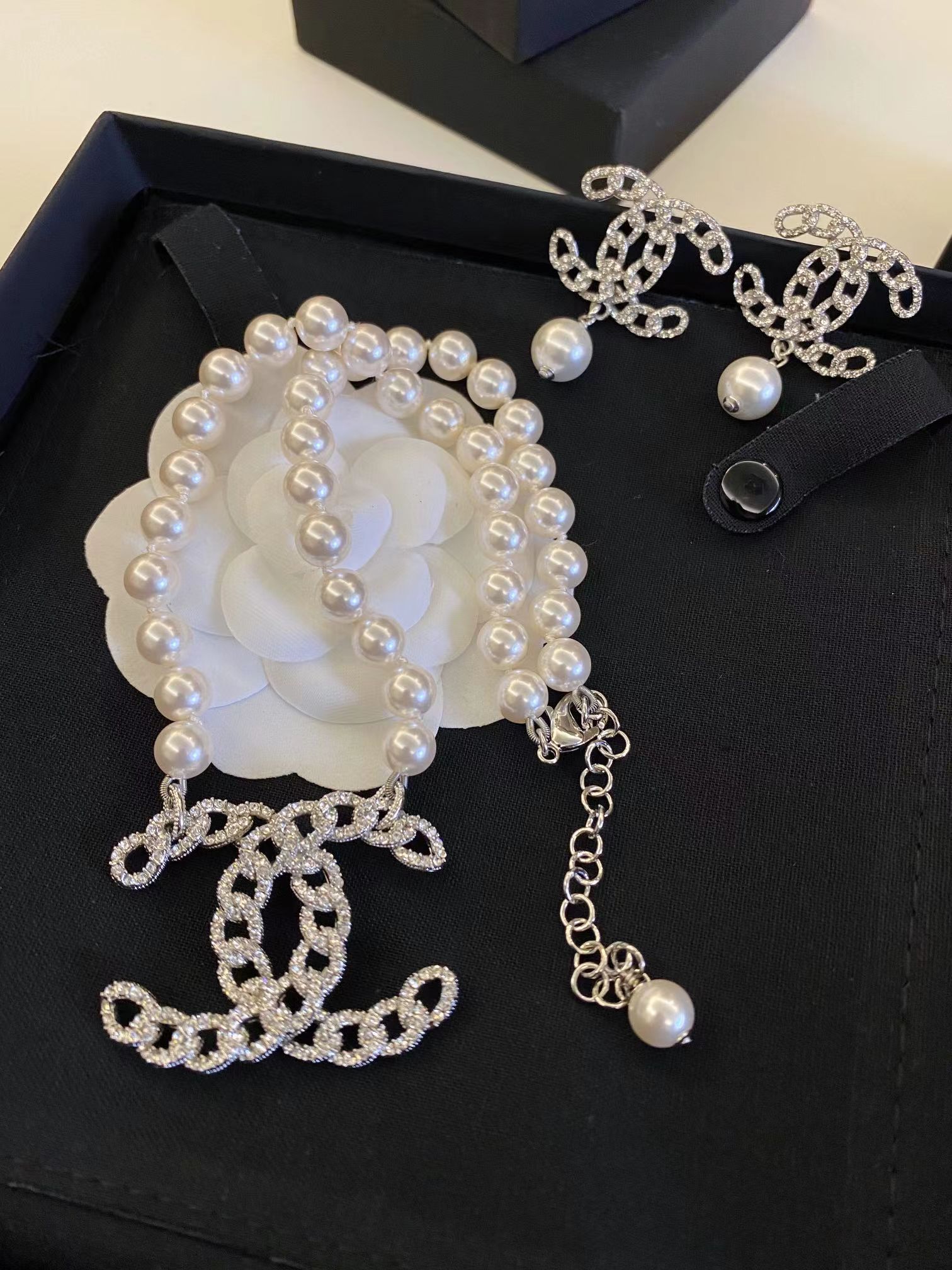 Chanel Hollow Big Double C Pendant Pearl Necklace - Best Replica Jewelry™