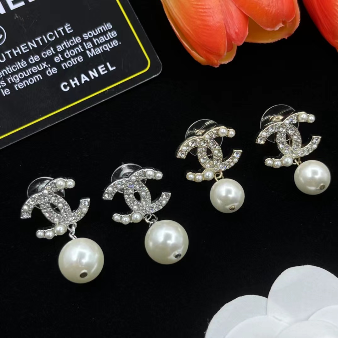 Chanel Prom Pearl Dangle Earrings - Best Replica Jewelry™