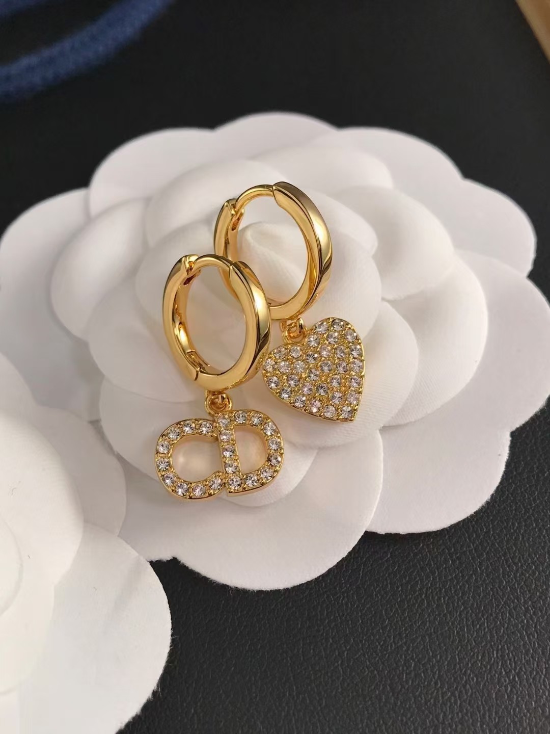 Dior Asymmetric Heart CD Dangle Earrings - Best Replica Jewelry™