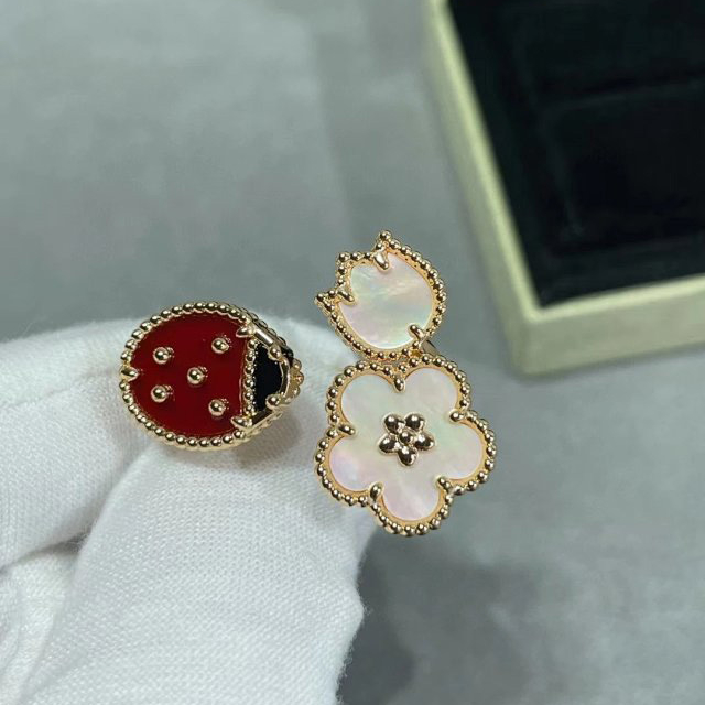 VCA Lucky Spring Flower and Ladybug Between Finger Ring - Best Replica Jewelry™