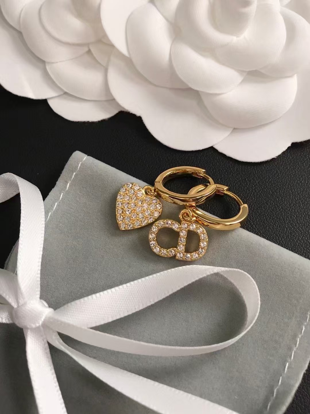 Dior Asymmetric Heart CD Dangle Earrings - Best Replica Jewelry™