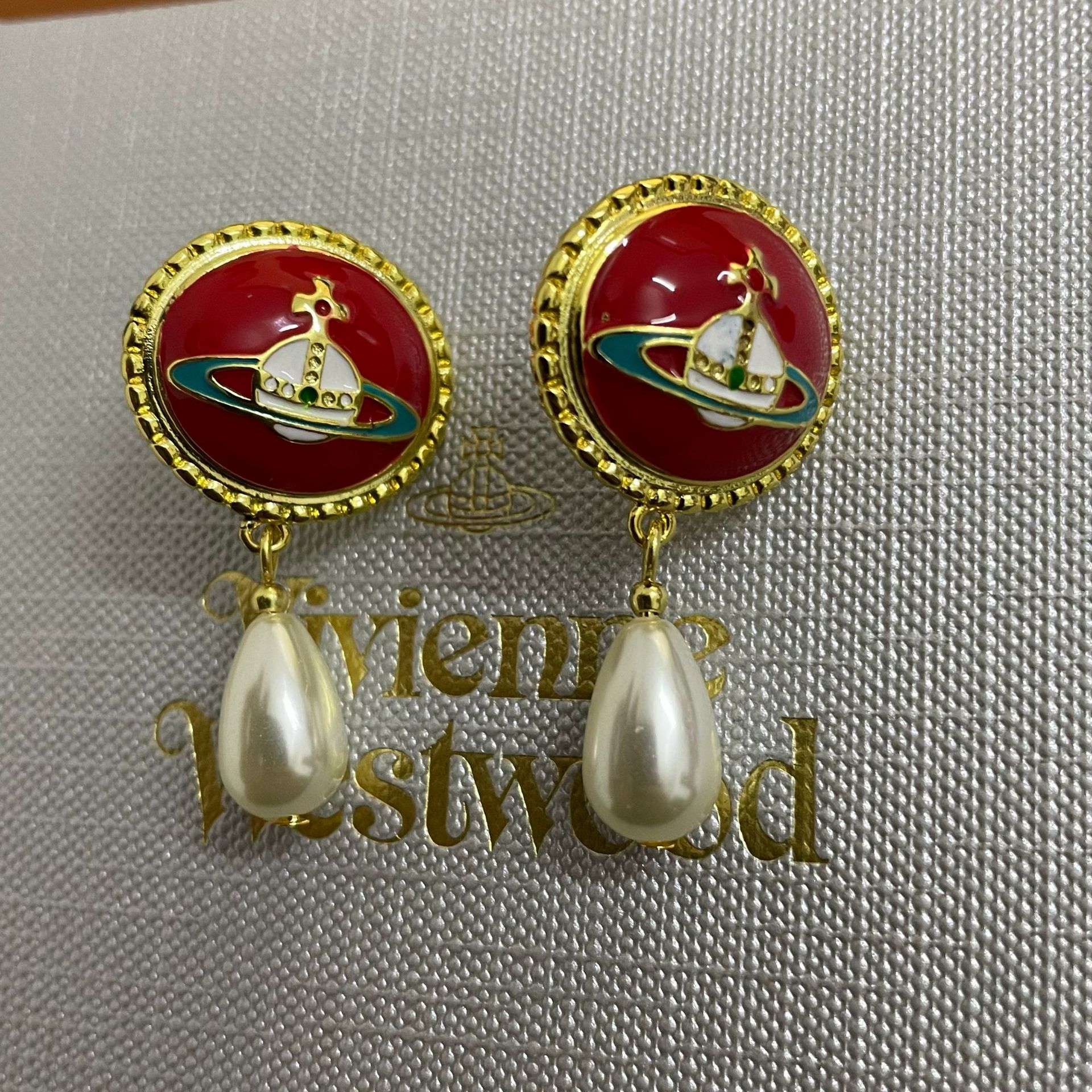 Vivienne Westwood Enamel Saturn Waterdrop Pearl Earrings - Best Replica Jewelry™