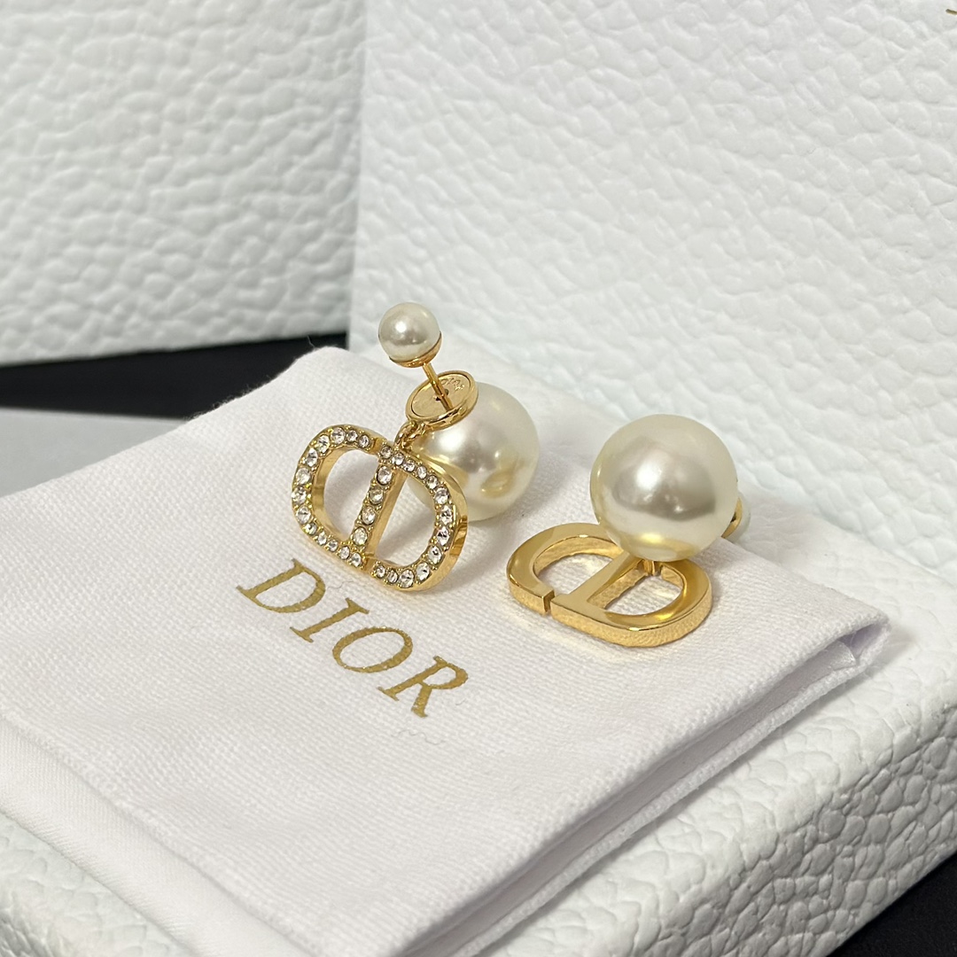 Dior Sweet CD Pearl Stud Earrings - Best Replica Jewelry™
