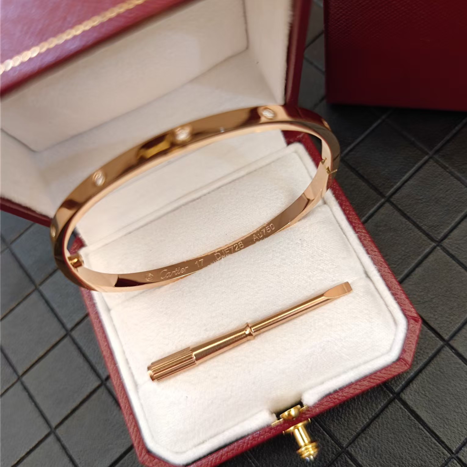 Cartier LOVE Bangle Bracelet - Best Replica Jewelry™