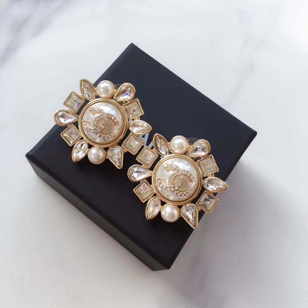 Chanel Large Round White Stud Earrings - Best Replica Jewelry™