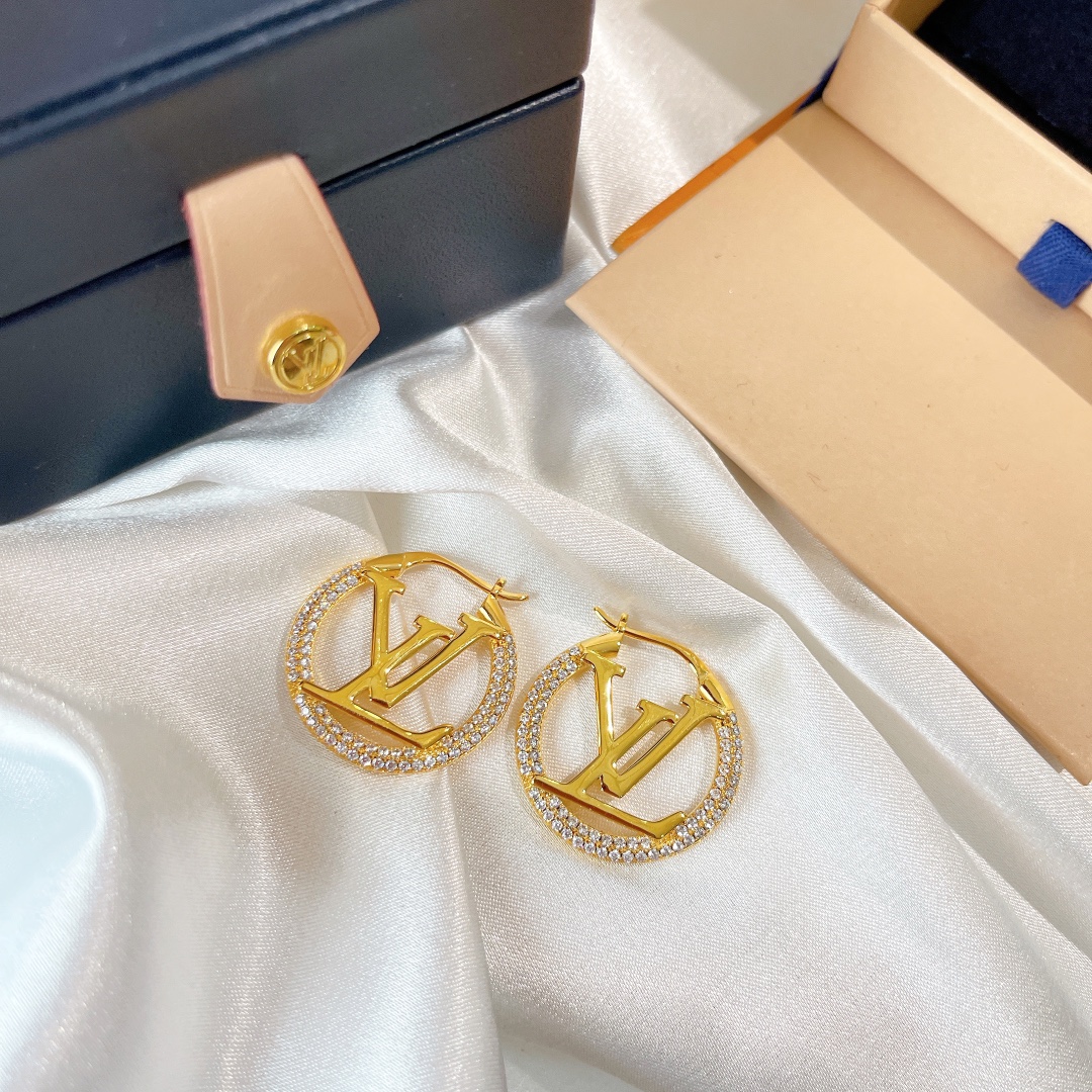 Louis Vuitton Letter Round Stud Earrings - Best Replica Jewelry™