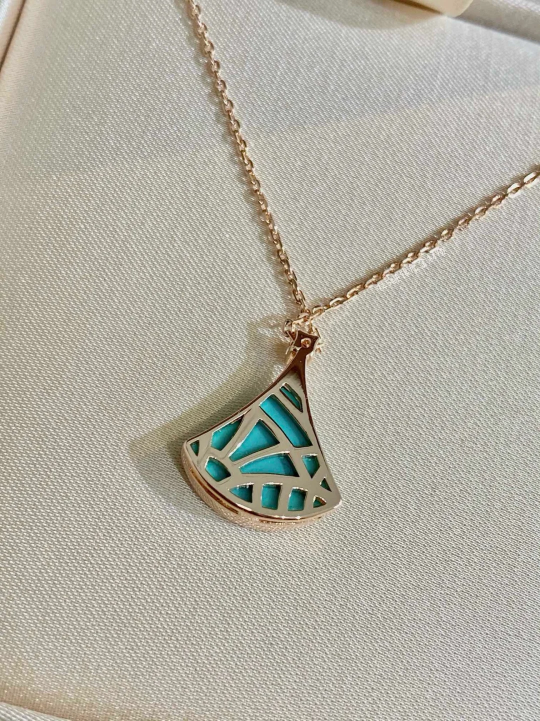 Bvlgari Divas' Dream Necklace - Best Replica Jewelry™