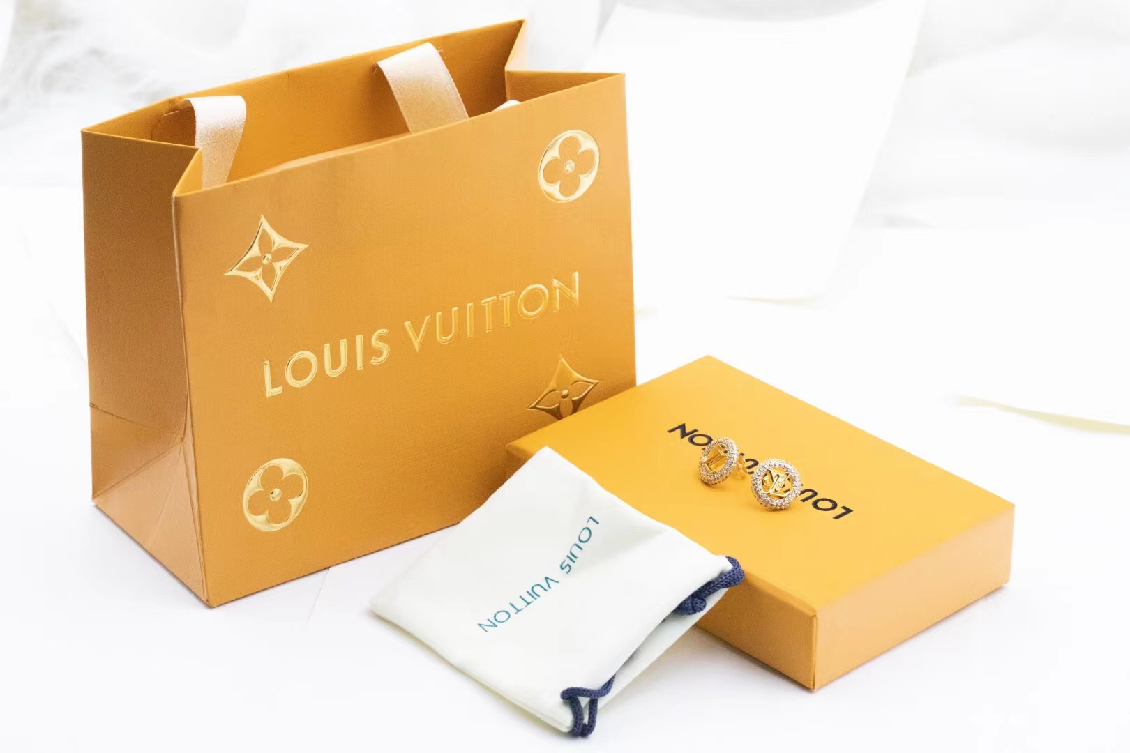 Louis Vuitton Diamond Paved Round Stud Earrings - Best Replica Jewelry™
