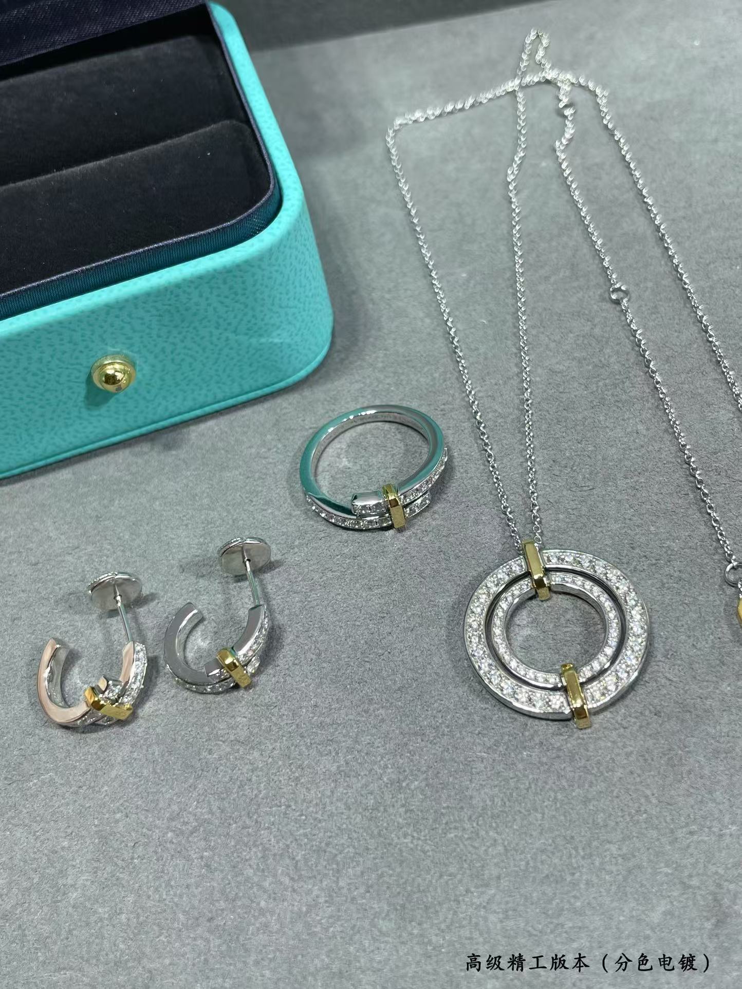 Tiffany Edge Hoop Earrings - Best Replica Jewelry™