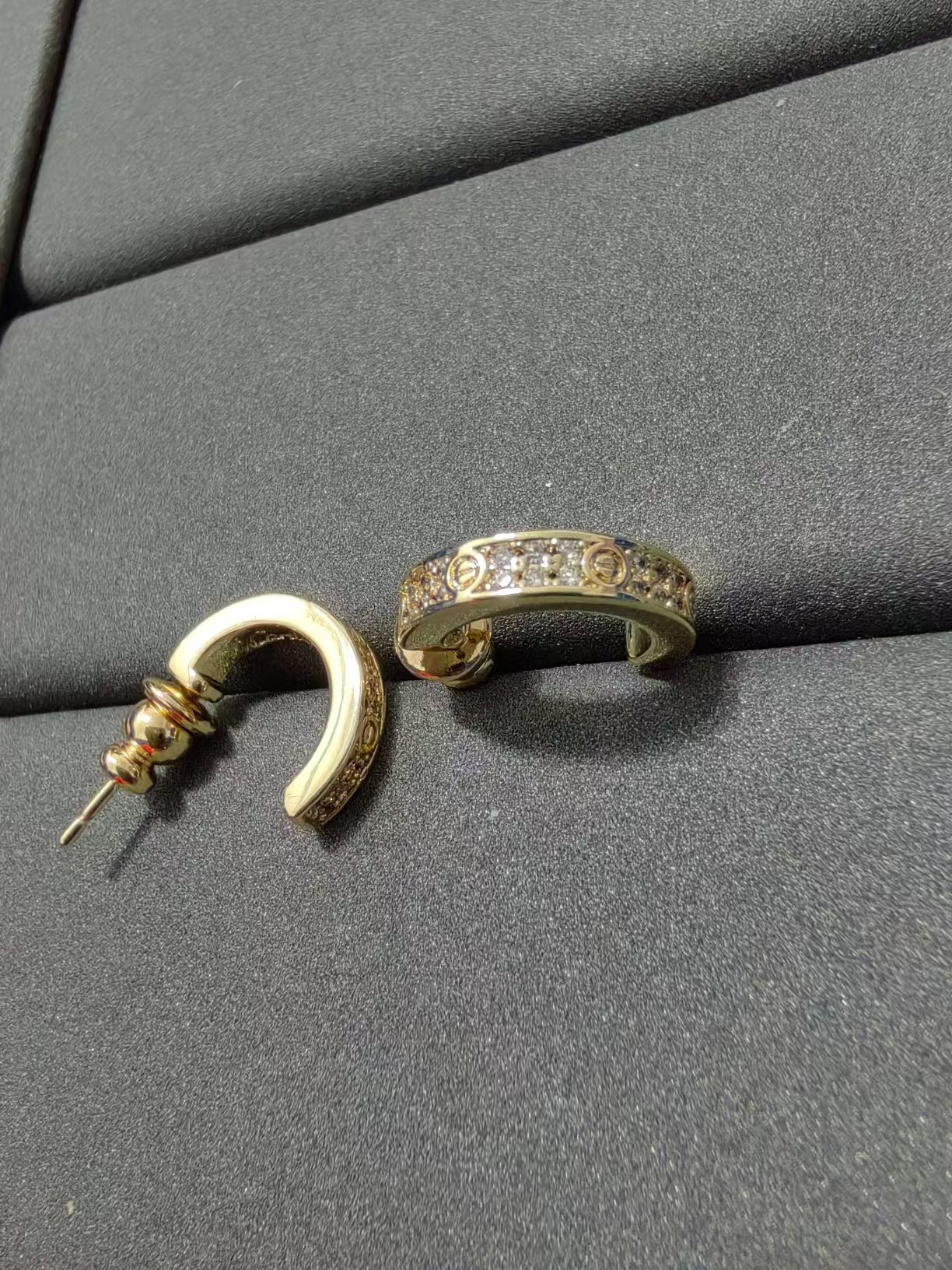 Cartier C Shape Earrings - Best Replica Jewelry™