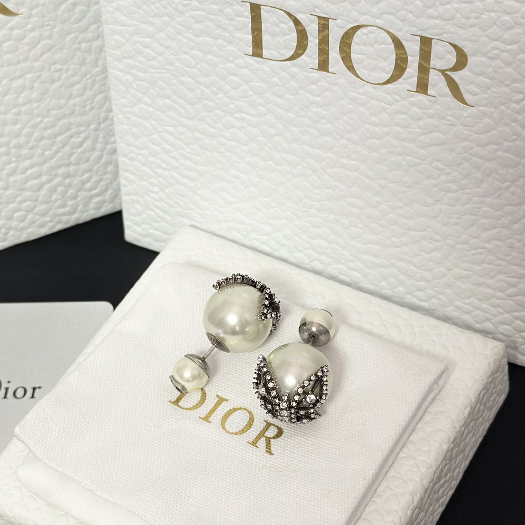 Dior Butterfly Paved on Pearl Stud Earrings - Best Replica Jewelry™