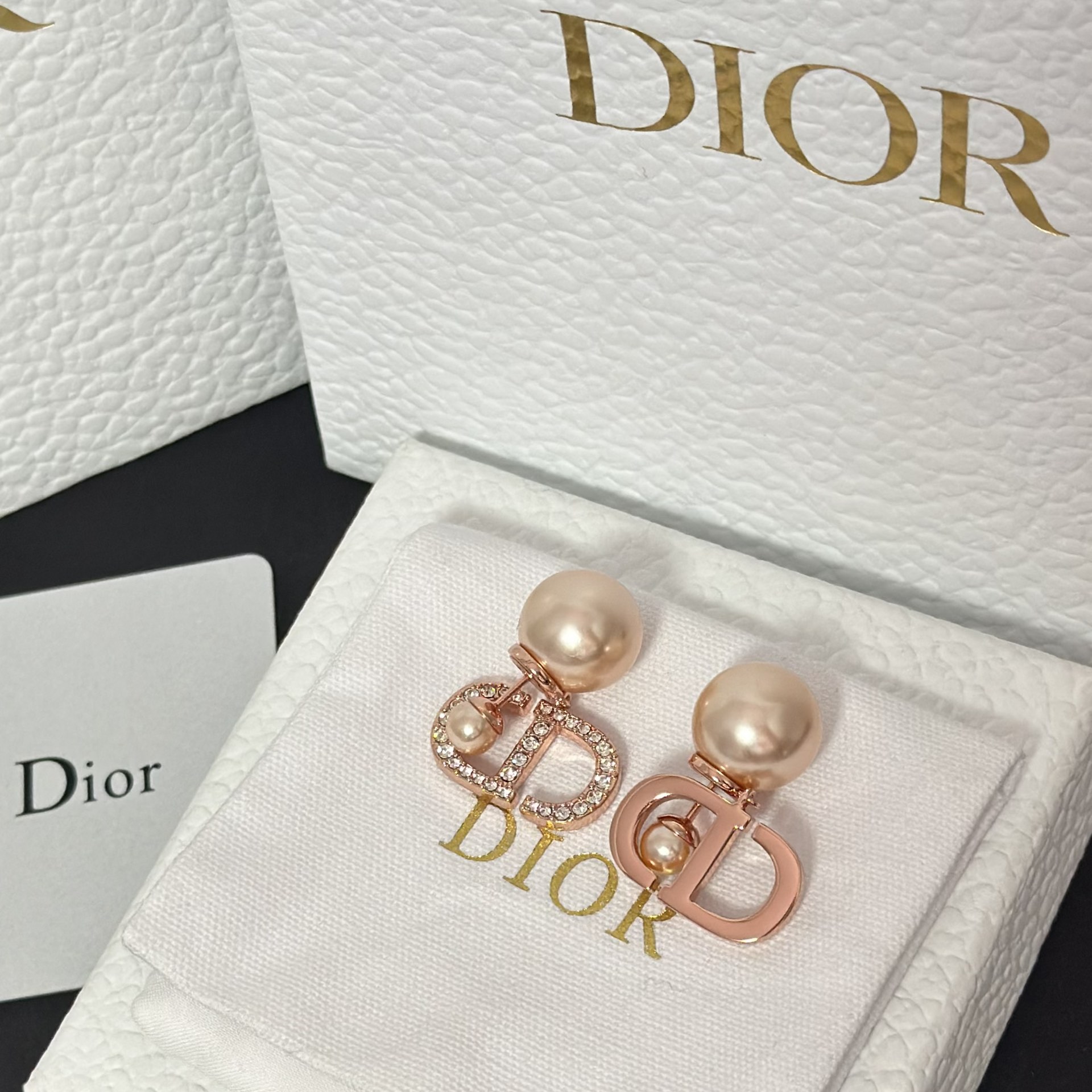Dior Sweet CD Pearl Stud Earrings - Best Replica Jewelry™