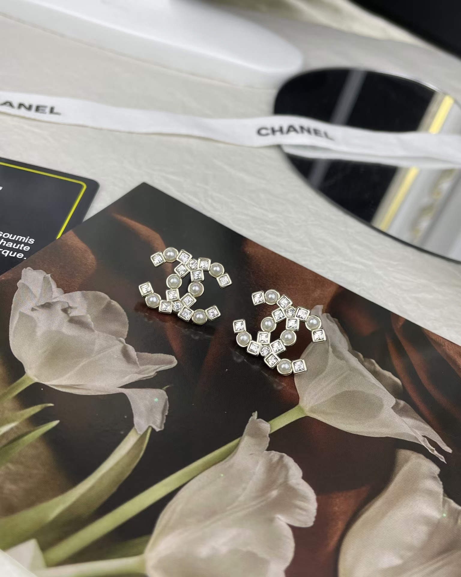 Chanel Pearl and Diamond Paved Earring Stud - Best Replica Jewelry™