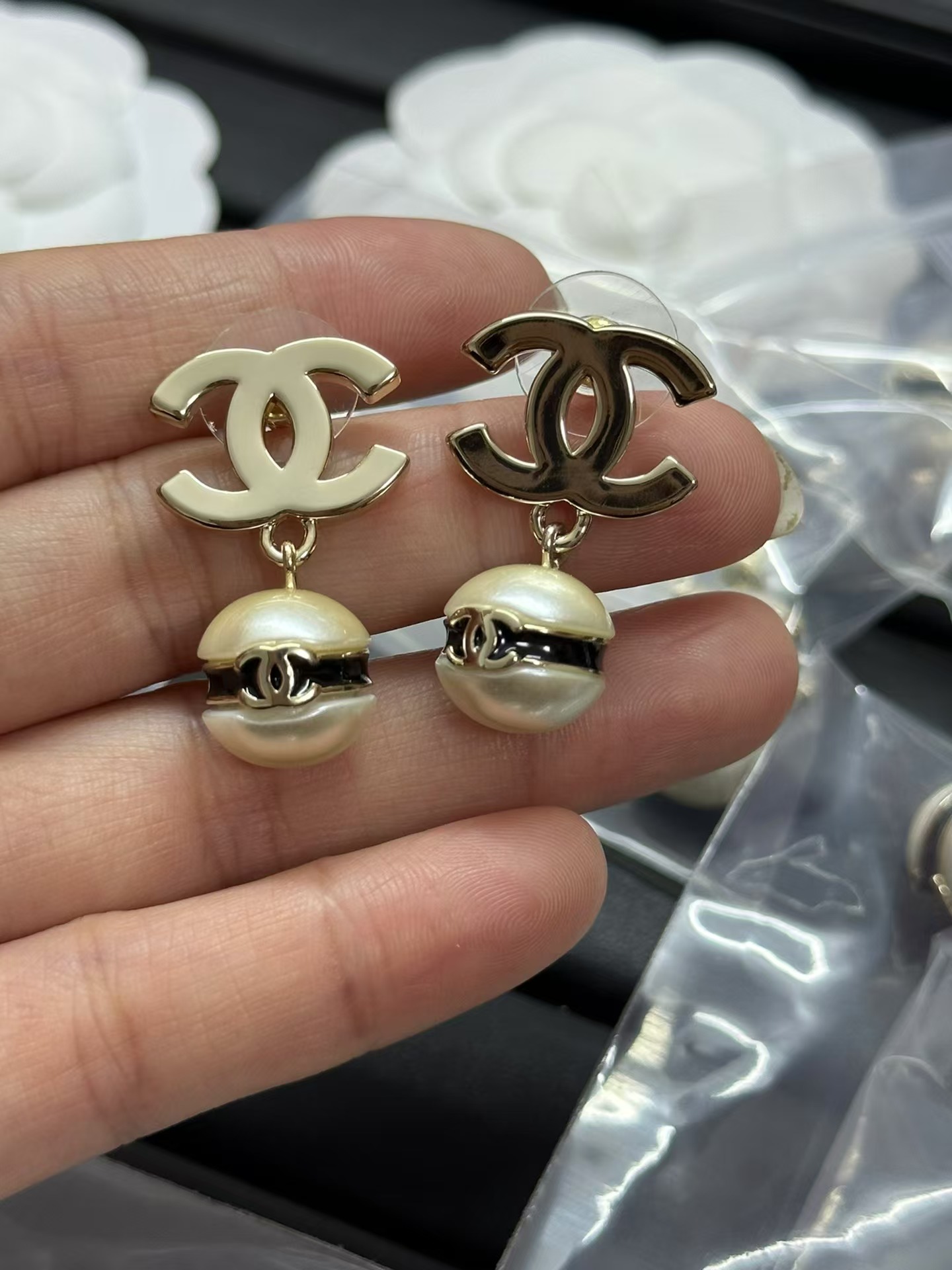 Chanel Polish Double C with Pearl Dangle Earrings - Best Replica Jewelry™
