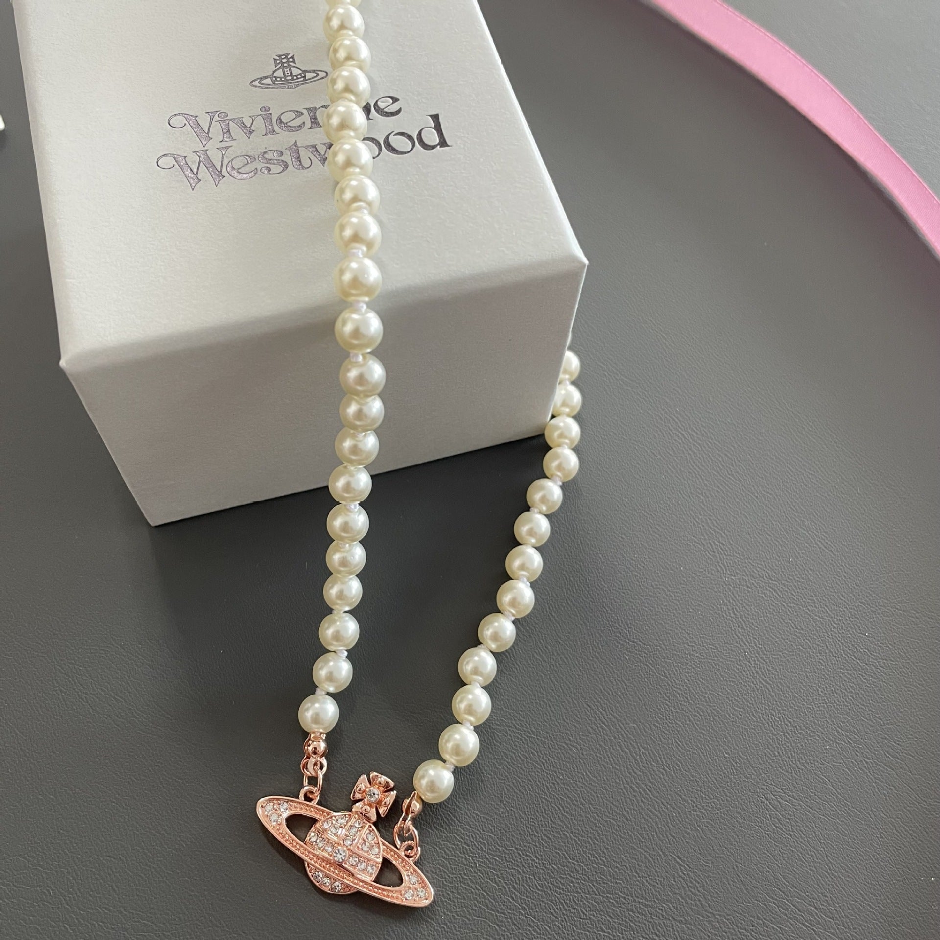 Vivienne Westwood Saturn Pendant Pearl Necklace - Best Replica Jewelry™