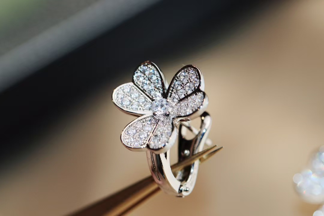 VCA Frivole Earrings - Small - Best Replica Jewelry™