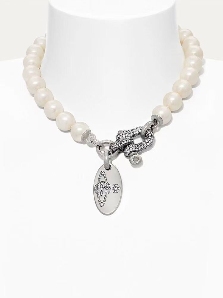 Vivienne Westwood Horseshoe Clasp Saturn Pearl Necklace - Best Replica Jewelry™
