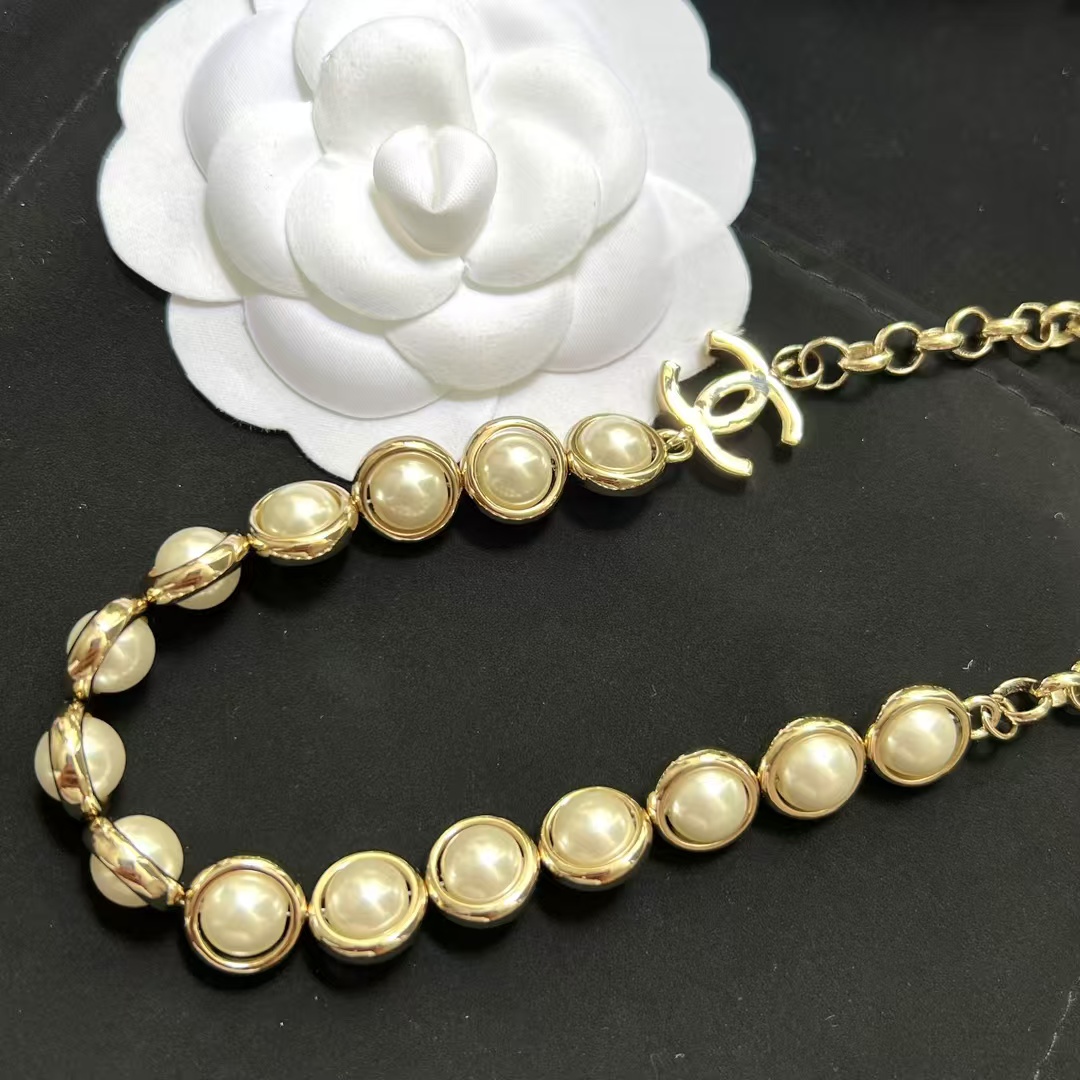 Chanel Half Chain Half Ehancered Pearl Necklace - Best Replica Jewelry™