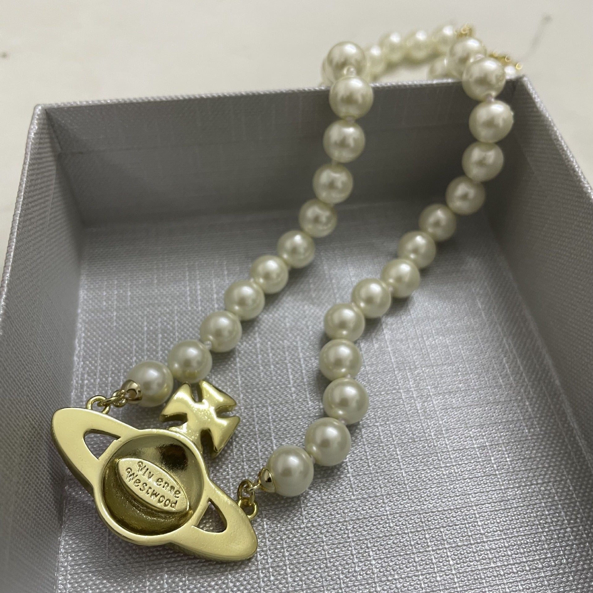 Vivienne Westwood Pink Flat Saturn Pendant Pearl Necklace - Best Replica Jewelry™