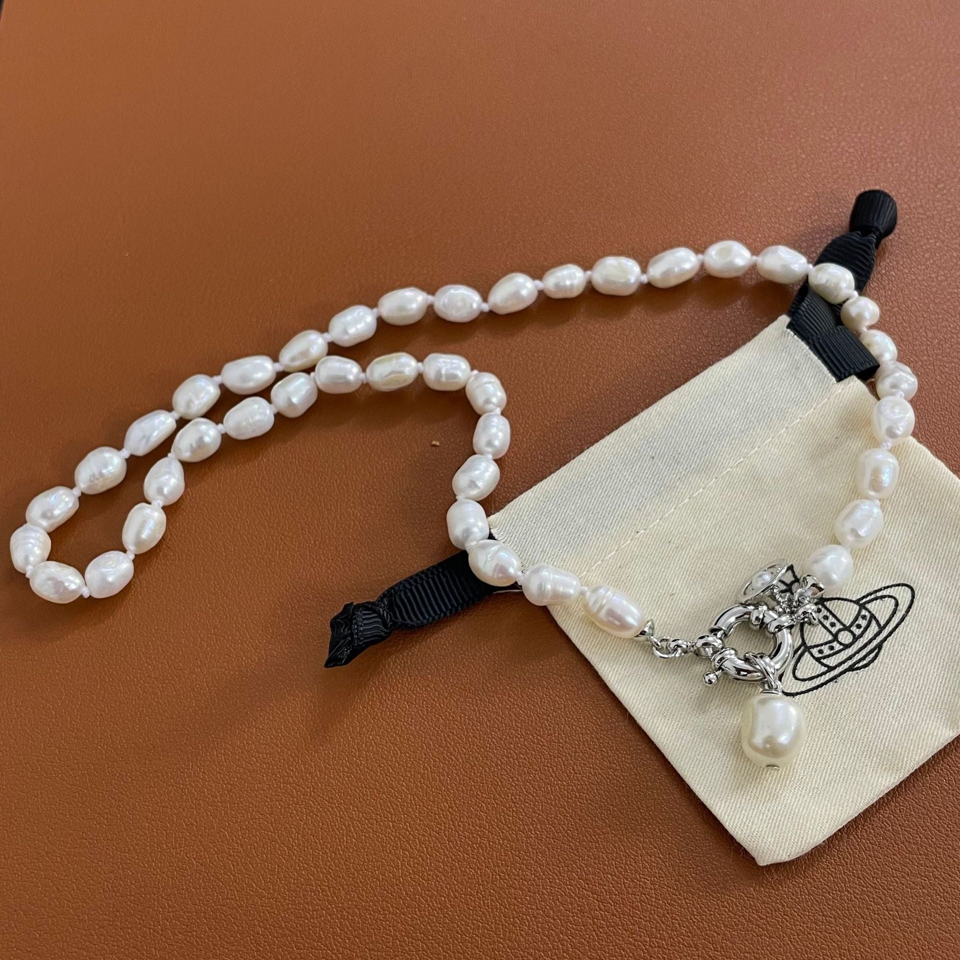 Vivienne Westwood Teardrop Pearl Charm Pendant Necklace - Best Replica Jewelry™