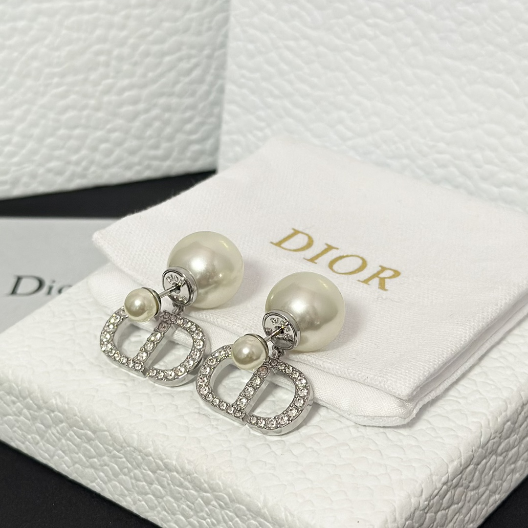 Dior Sweet CD Pearl Stud Earrings - Best Replica Jewelry™