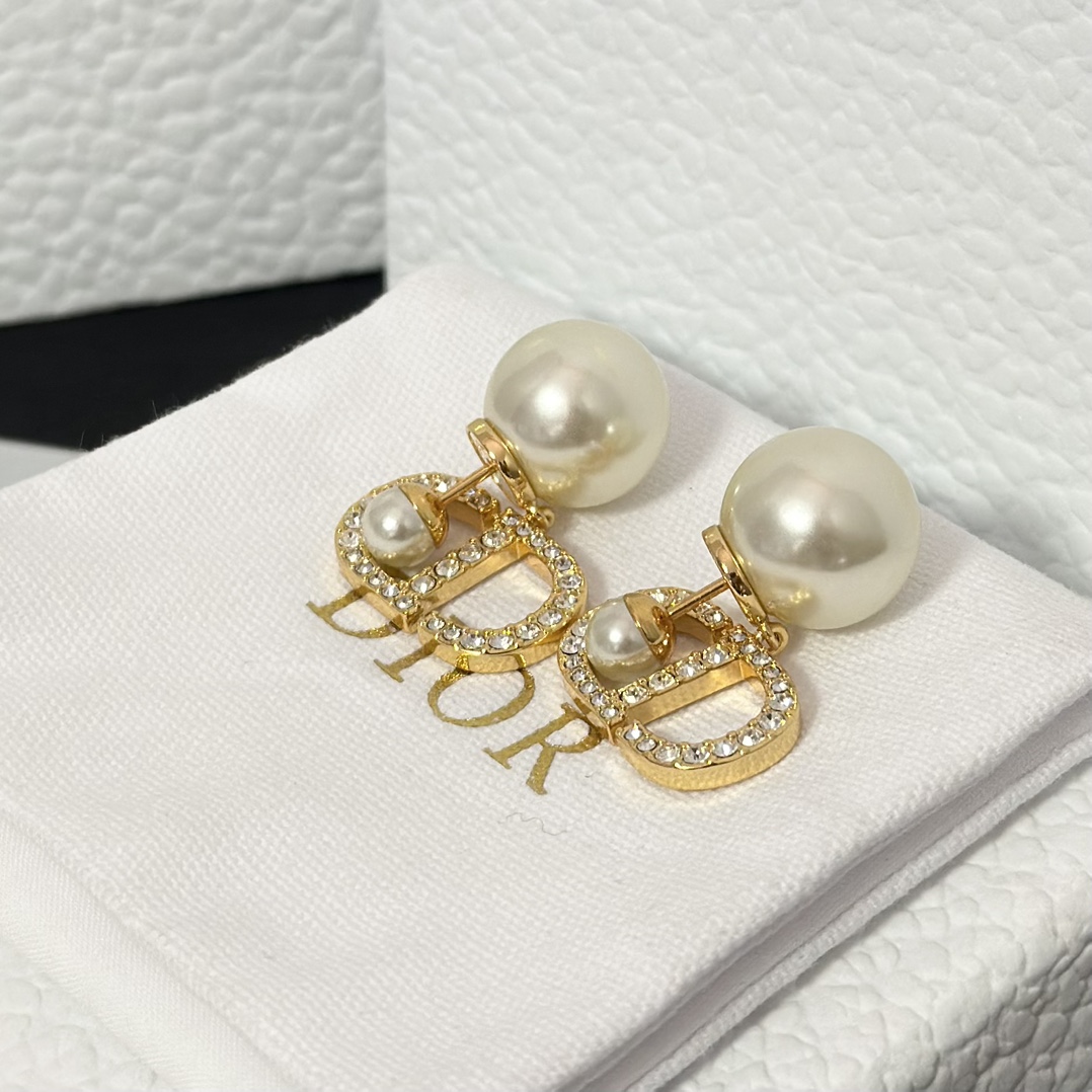 Dior Sweet CD Pearl Stud Earrings - Best Replica Jewelry™
