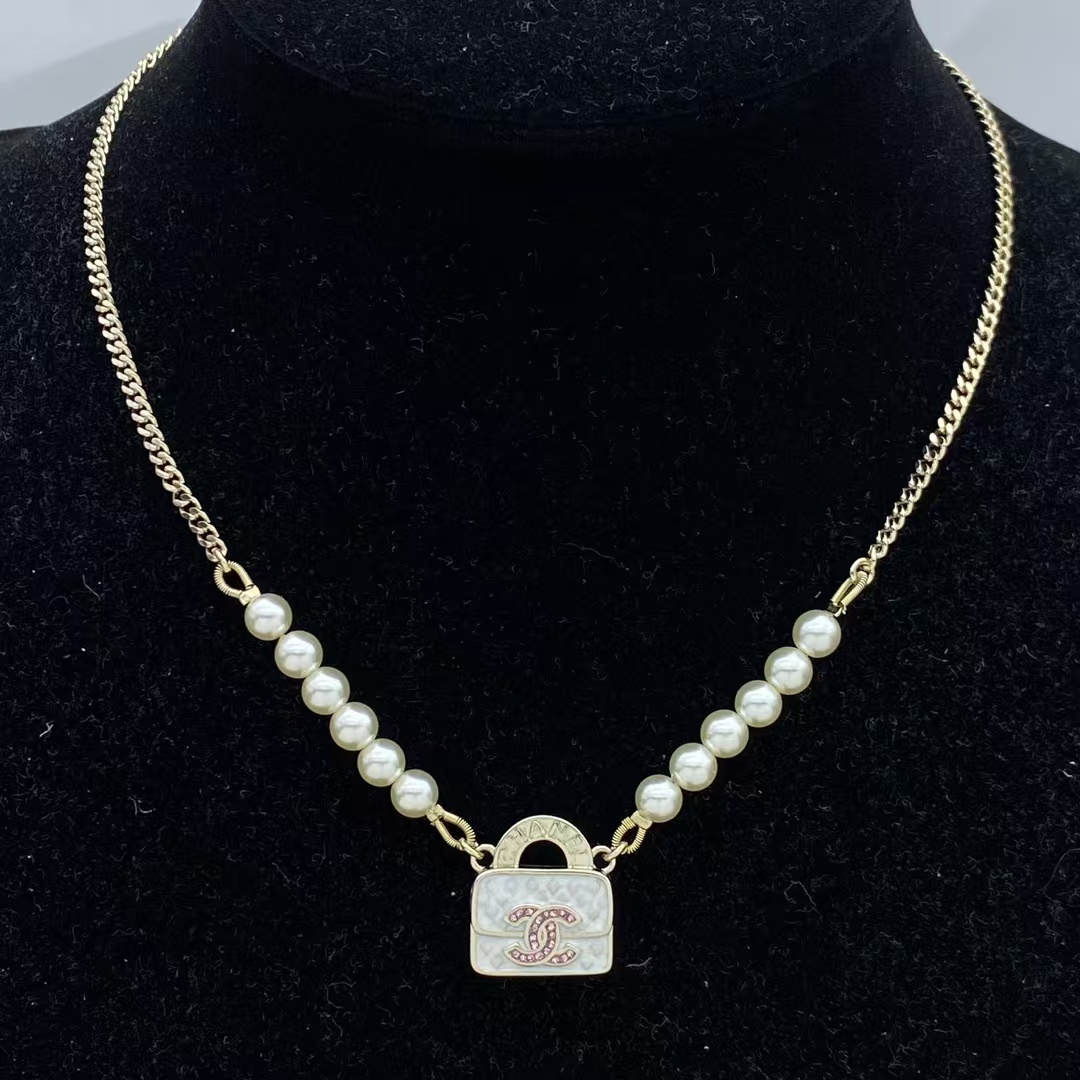 Chanel Bag Pendant Pearl Chain Necklace - Best Replica Jewelry™