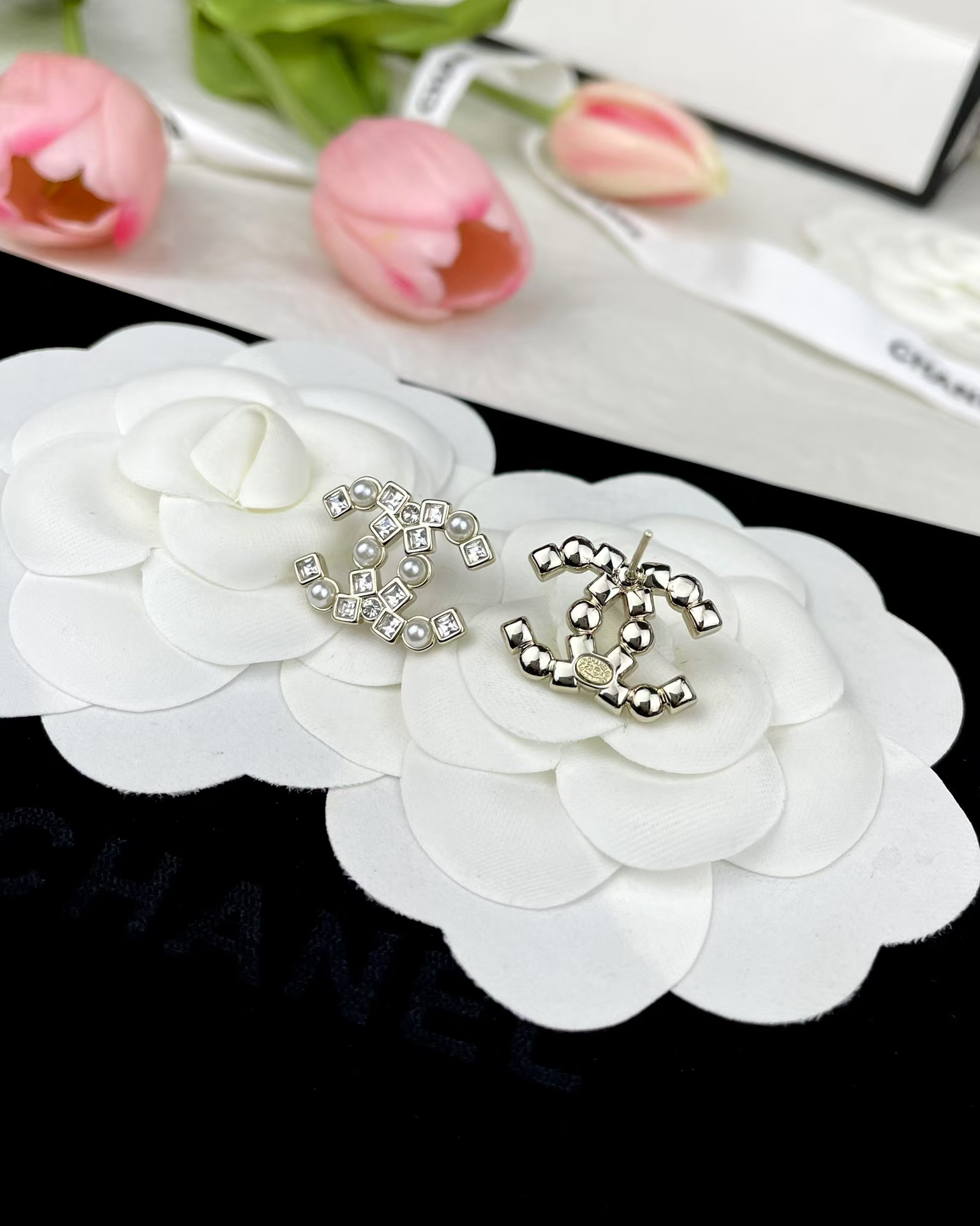 Chanel Pearl and Diamond Paved Earring Stud - Best Replica Jewelry™