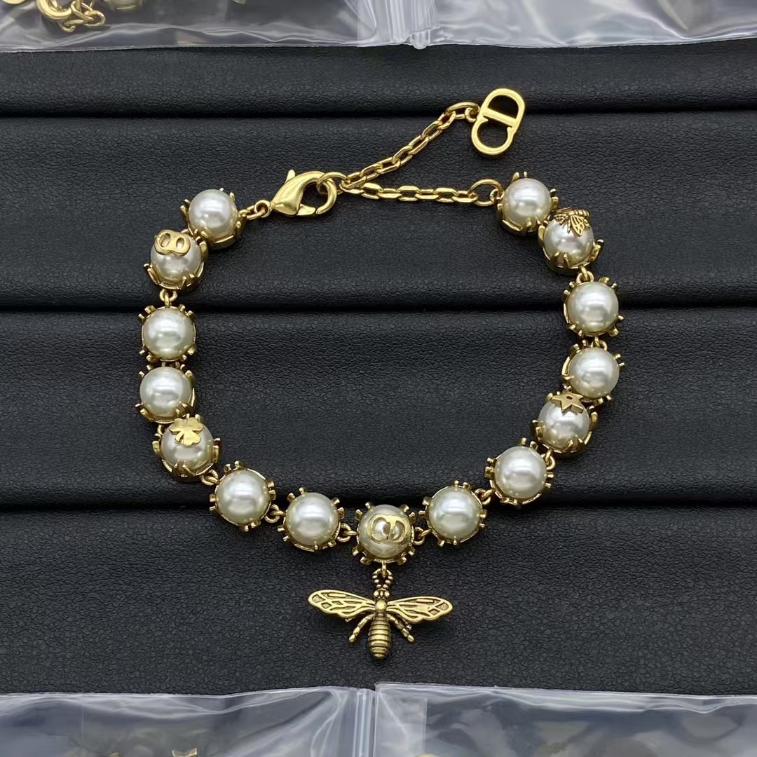 Dior Bee Charm Pearl Bracelet - Best Replica Jewelry™