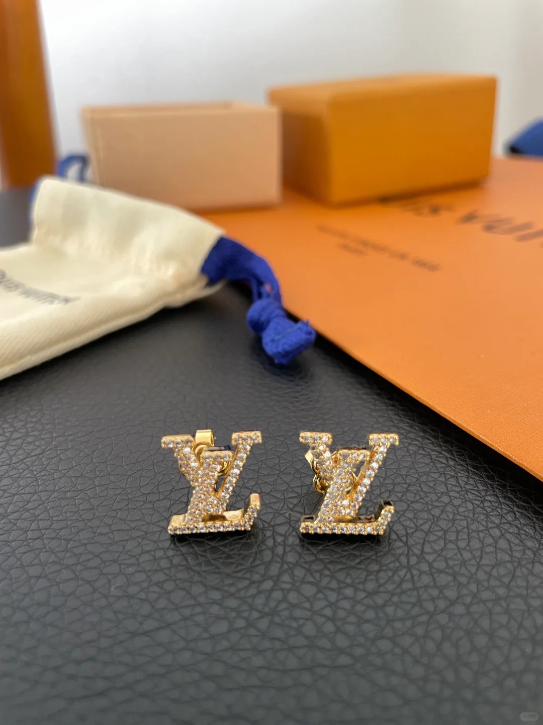 Louis Vuitton Diamond LV Letter Earrings - Best Replica Jewelry™