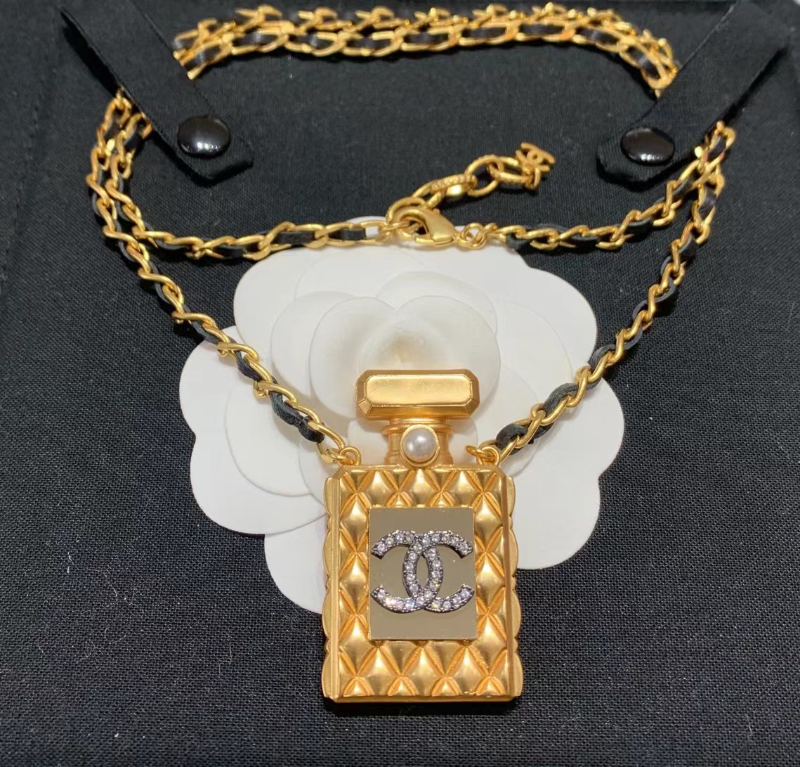 Chanel Perfume Bottle Necklace - Best Replica Jewelry™