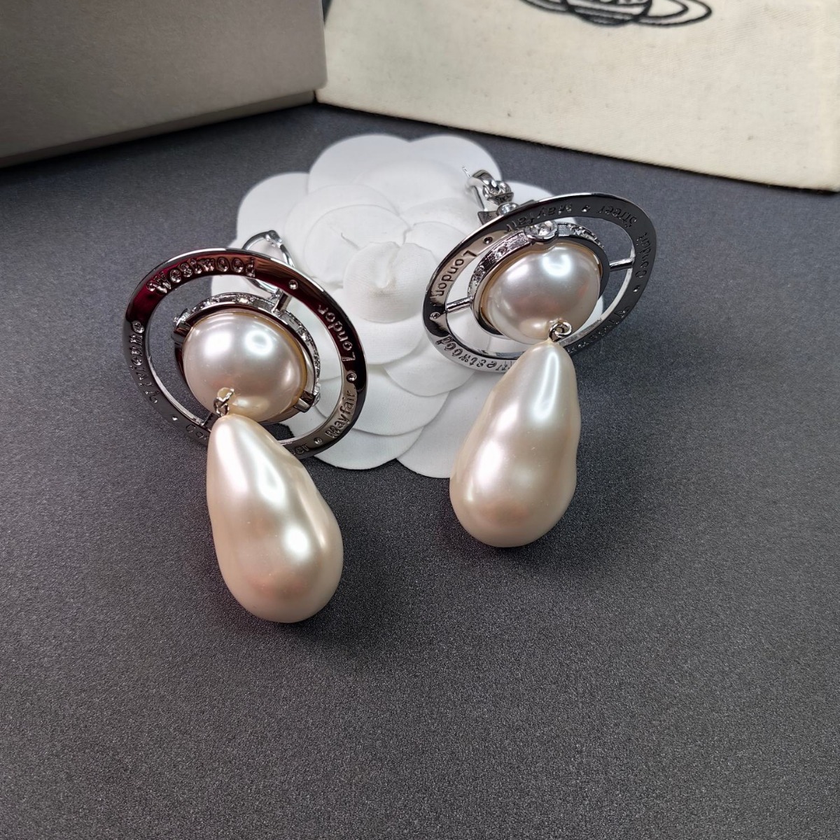 Vivienne Westwood Exaggerated Large Baroque Pearl Earrings - Best Replica Jewelry™