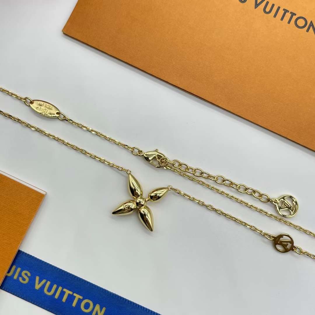 Louis Vuitton Dainty Star Pendant Necklace - Best Replica Jewelry™