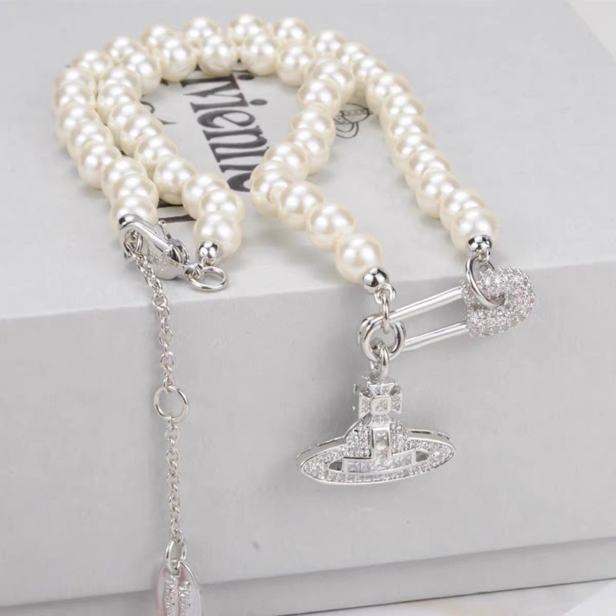 Vivienne Westwood Paperclip Saturn Pearl Necklace - Best Replica Jewelry™