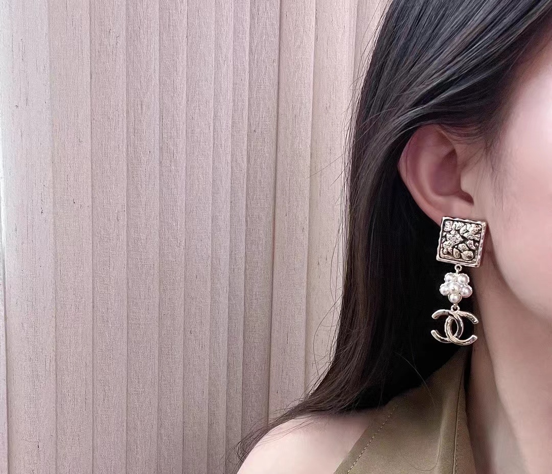 Chanel Pearl Flower Double C Dangle Earrings - Best Replica Jewelry™