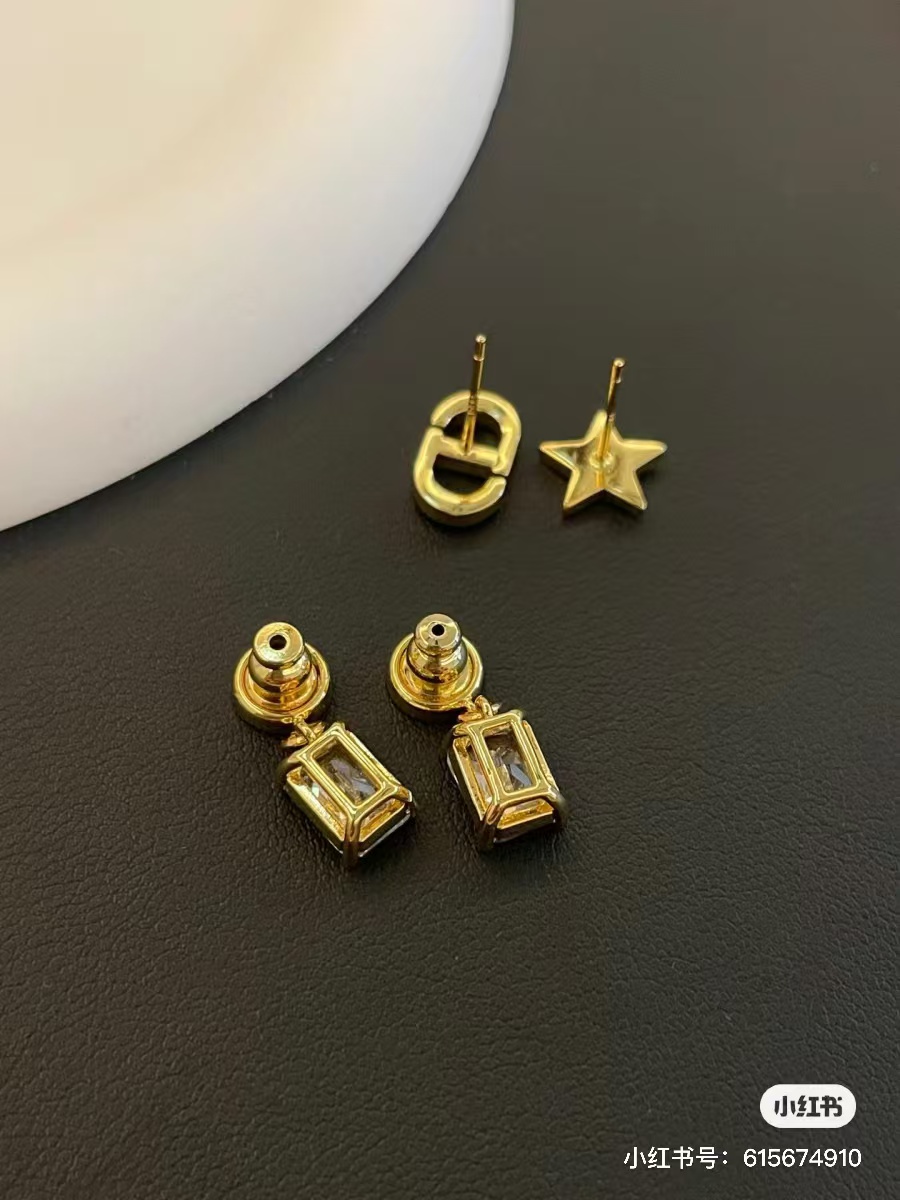 Dior Asymmetric Star Earrings - Best Replica Jewelry™