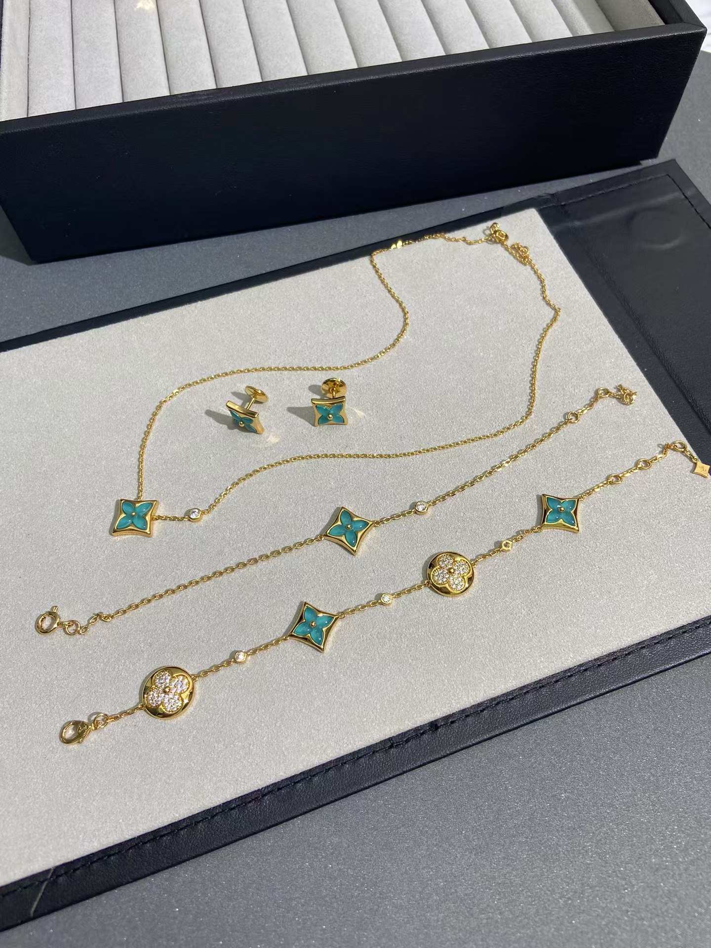 Louis Vuitton Color Blossom BB Star Pendant Necklaces - Best Replica Jewelry™