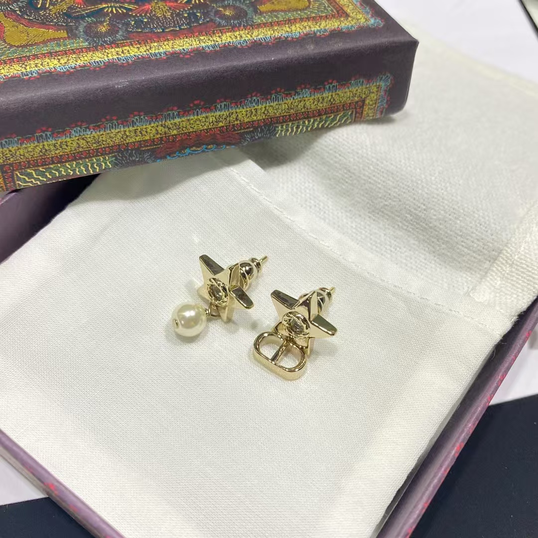 Dior Asymmetric Star Earrings - Best Replica Jewelry™