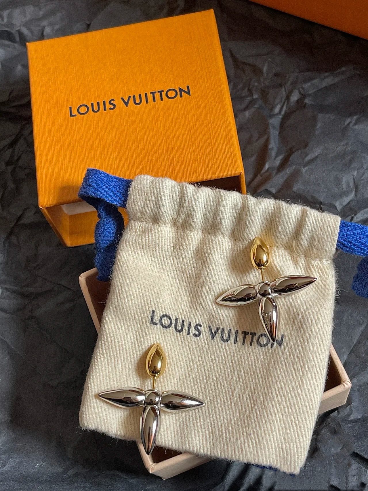 Louis Vuitton Mixed Metal Color Blossom Louisette Earrings - Best Replica Jewelry™