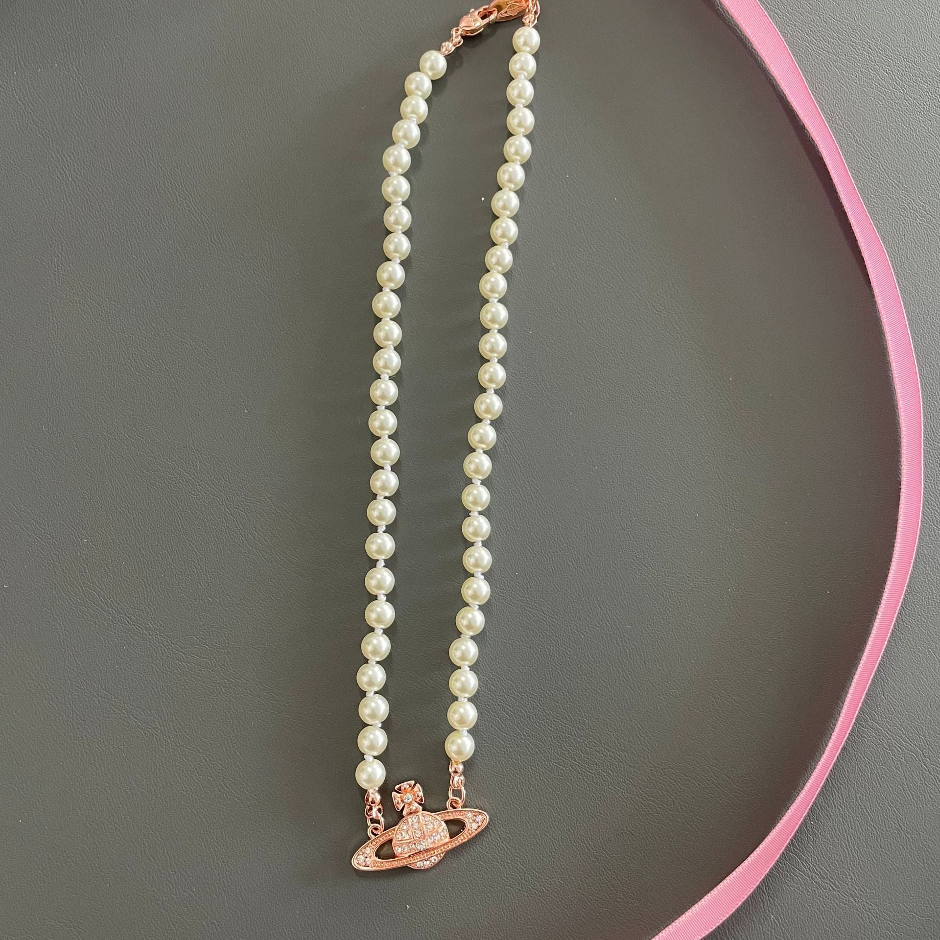 Vivienne Westwood Saturn Pendant Pearl Necklace - Best Replica Jewelry™