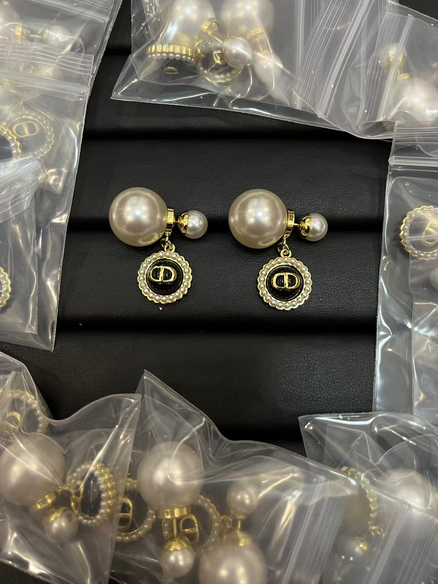 Dior Pearl Earrings Round CD Drop - Best Replica Jewelry™